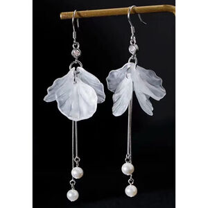 Beautiful Earth Boutique White Silver Petal Pearl Drop Earrings New in Box